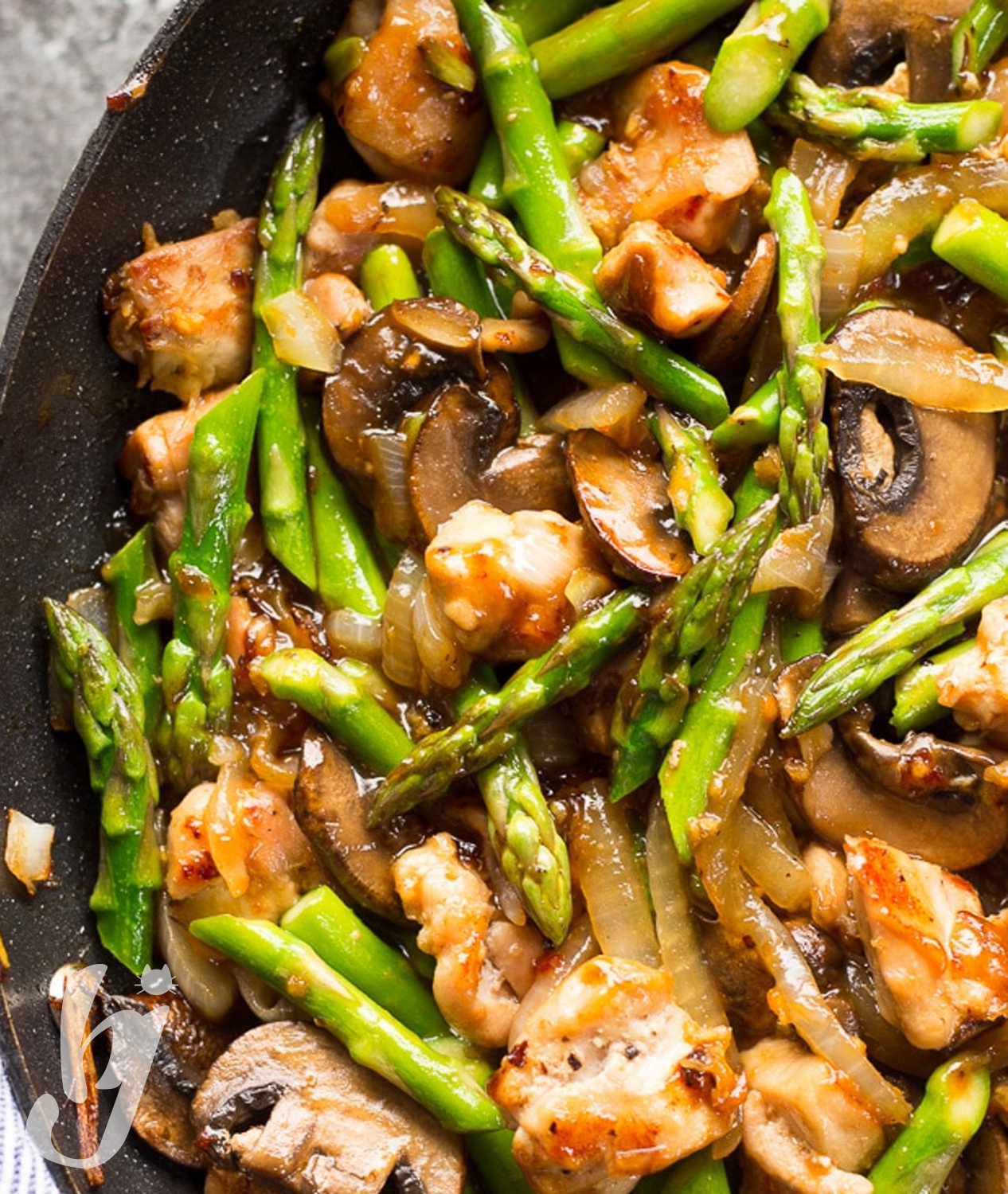Ginger Stir-Fried Chicken with Asparagus and Mushrooms